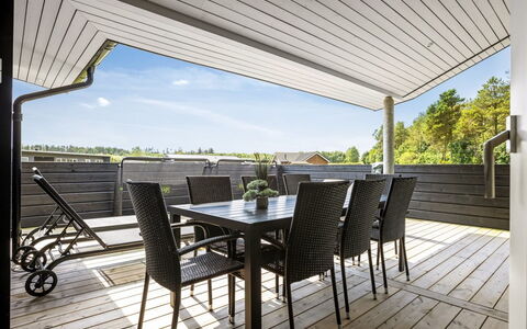Aleksa - 500M from the Sea: Møbel, Indretning, Gulvbelægning, Etage, Loft, Værelse, Stol, Bord, Lejlighed, Køkken & Spisebord
