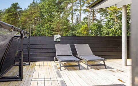 Aleksa - 500M from the Sea: Møbel, Indretning, Gulvbelægning, Etage, Loft, Værelse, Stol, Bord, Lejlighed, Køkken & Spisebord