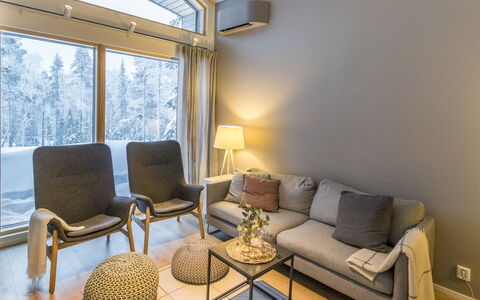 Villa Aava: Møbel, Stol, Udendørs Møbler, Bord, Træ, Udendørs Bord, Køkken & Spisebord, Skygge, Have, Paraply