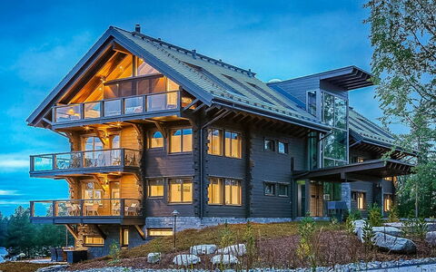 Naava Chalet 101: Hus, Hjem, Arkitektur, Facade, Sommerhus, Tag, Sidespor, Estate, Hældning, Design