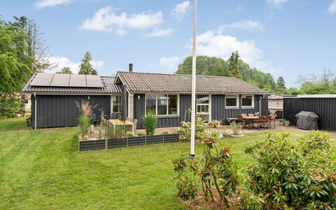 Juste - 1.7Km from the Sea: Græs, Hus, Tag, Hjem, Busk, Boligområde, Sommerhus, Land Lot, Have