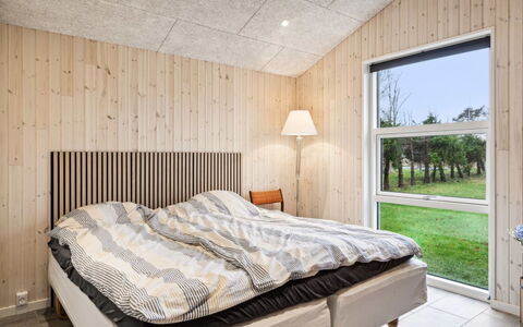 Juste - 1.7Km from the Sea: Træ, Loft, Soveværelse, Indretning, Gulvbelægning, Seng, Etage, Værelse, Bed Frame, Hårdttræ