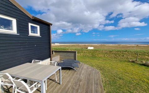 Dory - 30M from the Sea: Møbel, Indretning, Gulvbelægning, Etage, Loft, Værelse, Stol, Bord, Lejlighed, Køkken & Spisebord