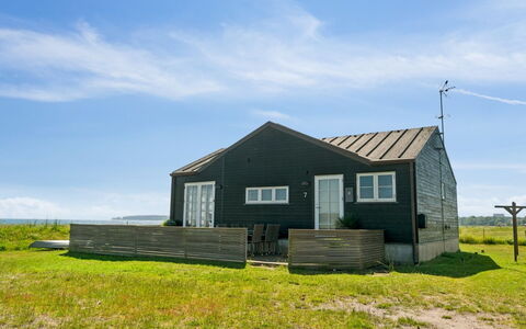 Dory - 30M from the Sea: Møbel, Indretning, Gulvbelægning, Etage, Loft, Værelse, Stol, Bord, Lejlighed, Køkken & Spisebord
