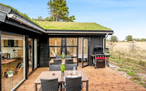 Elisenda - 625M from the Sea: Blå, Busk, Sommerhus, Bunddække, Have, Estate, Skygge, Landscaping, Stuehus, Eco Hotel