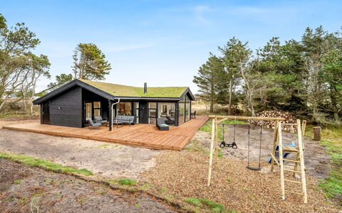 Elisenda - 625M from the Sea: Blå, Busk, Sommerhus, Bunddække, Have, Estate, Skygge, Landscaping, Stuehus, Eco Hotel
