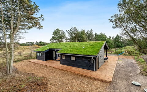 Elisenda - 625M from the Sea: Blå, Busk, Sommerhus, Bunddække, Have, Estate, Skygge, Landscaping, Stuehus, Eco Hotel