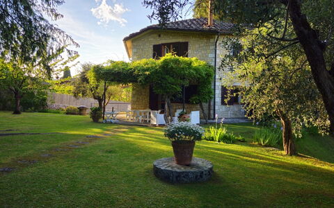 La Piccola Rocca: Arkitektur, Busk, Have, Hus, Hjem, Lawn, Sommerhus, Estate, Backyard, Landscaping