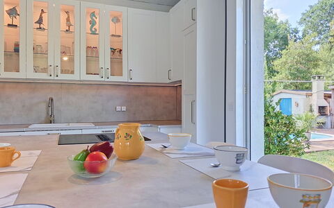 Mayne: Møbel, Indretning, Køkken, Countertop, Træ, Gulvbelægning, Værelse, Køkken Apparat, Hjem, Etage