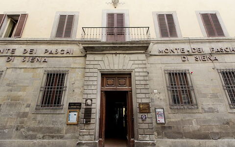 Appartamento Reale: Vindue, Bygning, Dør, Facade, Symmetry, Milepæl, City, Byområde, Font, Historie