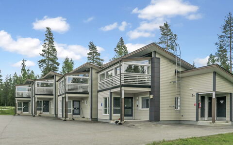 Vuokatinranta Suite 2 a: Sidespor, Indkørsel, Lærk, Pine Family