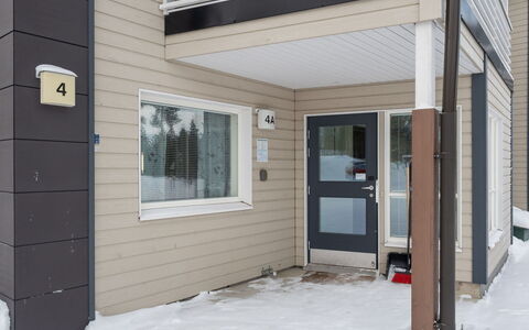 Vuokatinranta Suite 4 a: Møbel, Indretning, Gulvbelægning, Etage, Bord, Loft, Køkken & Spisebord, Belysning, Stol, Hjem