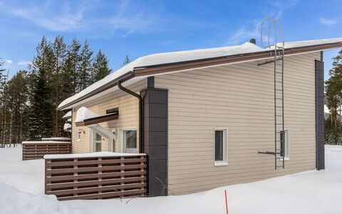 Vuokatinranta Suite 4 a: Møbel, Indretning, Gulvbelægning, Etage, Bord, Loft, Køkken & Spisebord, Belysning, Stol, Hjem