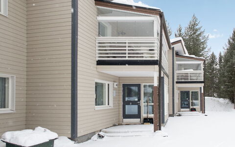 Vuokatinranta Suite 4 B: Møbel, Indretning, Gulvbelægning, Etage, Bord, Loft, Køkken & Spisebord, Belysning, Stol, Hjem