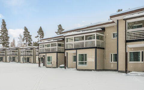 Vuokatinranta Suite 4 B: Møbel, Indretning, Gulvbelægning, Etage, Bord, Loft, Køkken & Spisebord, Belysning, Stol, Hjem