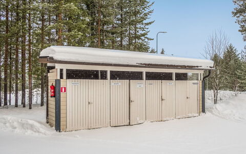 Vuokatinranta Suite 4 B: Møbel, Indretning, Gulvbelægning, Etage, Bord, Loft, Køkken & Spisebord, Belysning, Stol, Hjem