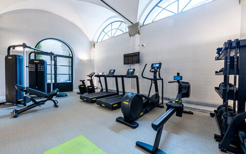Torretta Penthouse Luxury Apartment In Florence By: Øvelse Maskine, Bygning, Gym, Træningsudstyr, Indretning, Stationær Cykel