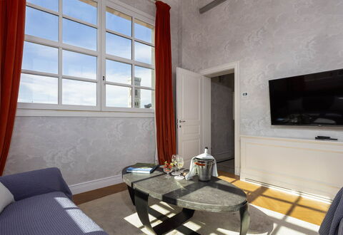 Torretta Penthouse Luxury Apartment In Florence By: Indretning, Loft, Gulvbelægning, Etage, Lejlighed, Værelse, Lysarmatur, Molding, Stue, Lampe