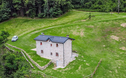 La Quiete Mountain Home: Plante, Hældning, Naturlige Landskab, Land Lot, Træ, Hus, Bygning, Græs, Landskab, Bunddække
