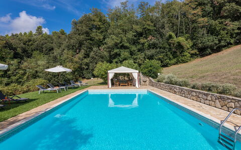 Villa D'elsa: Vand, Plante, Sky, Ejendom, Svømmepøl, Himmel, Natur, Azure, Skygge, Krop Af Vand