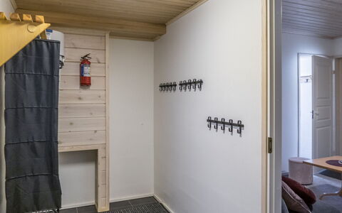 Pikku-Pölly: Møbel, Indretning, Gulvbelægning, Etage, Bord, Loft, Køkken & Spisebord, Belysning, Stol, Hjem