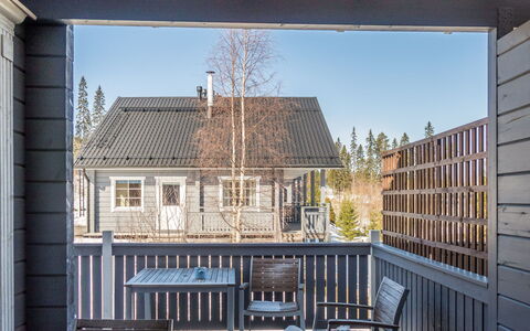 Pikku-Pölly: Møbel, Indretning, Gulvbelægning, Etage, Bord, Loft, Køkken & Spisebord, Belysning, Stol, Hjem