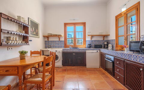 Gran Llombards: Møbel, Cabinetry, Countertop, Træ, Køkken, Indretning, Bord, Gulvbelægning, Etage, Håndvask