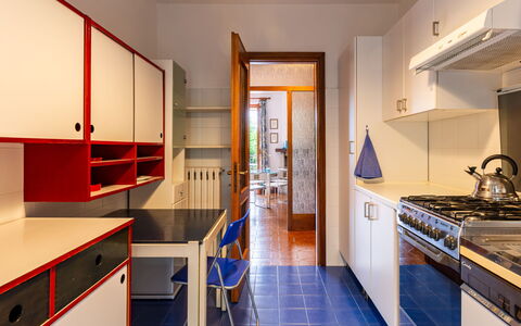 La Casa del Musicista: Ejendom, Cabinetry, Bygning, Dør, Træ, Indretning, Belysning, Køkken, Countertop, Gulvbelægning