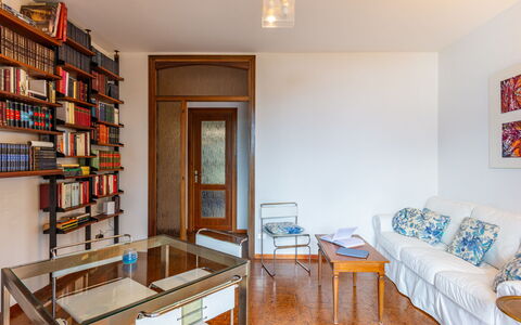 La Casa del Musicista: Bord, Møbel, Ejendom, Couch, Bygning, Stol, Indretning, Træ, Gulvbelægning, Etage