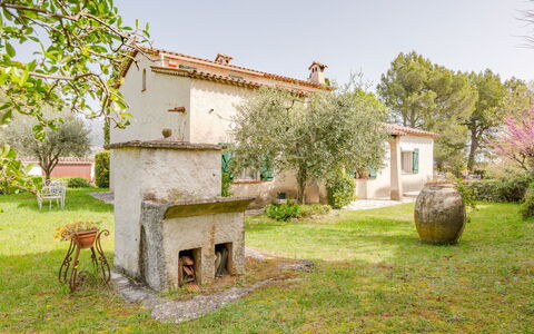 La Palombière: Plante, Himmel, Ejendom, Bygning, Vindue, Træ, Land Lot, Hus, Sommerhus, Naturlige Landskab