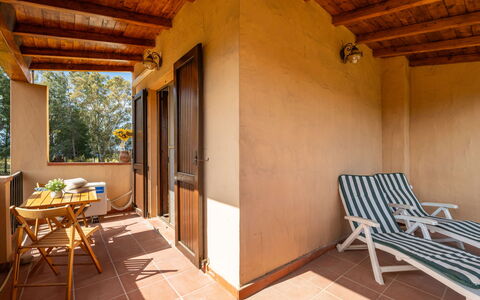 Tennis and Sea House: Plante, Himmel, Bygning, Ejendom, Vindue, Hus, Træ, Land Lot, Sommerhus, Trappe