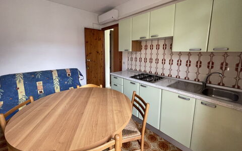 Rosolina Mare 628: Møbel, Cabinetry, Ejendom, Bord, Countertop, Komfur, Træ, Håndvask, Belysning, Indretning