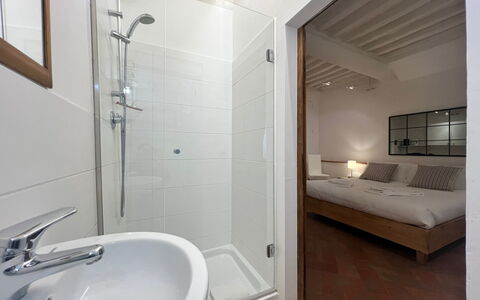 Vicolo Della Scala Rooms: Sanitærarmatur, Ejendom, Tap, Brusehoved, Badekar, Bygning, Badeværelse, Bruser, Brusestang, Indretning