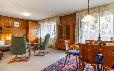 Grand-Pré a: Møbel, Bord, Stol, Træ, Cabinetry, Belysning, Gulvbelægning, Etage, Stue, Lampe