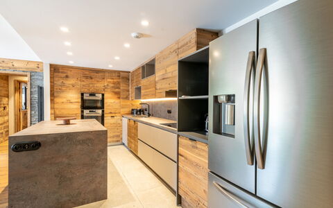 Tignes 451: Cabinetry, Bygning, Countertop, Ejendom, Møbel, Køkken Apparat, Hus, Træ, Indretning, Husholdningsapparat