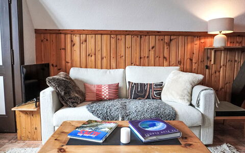 Plan Névé 5: Møbel, Indretning, Træ, Textile, Værelse, Throw Pillow, Gulvbelægning, Couch, Pude, Stue