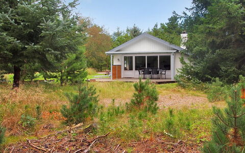 Manko - 1Km from the Sea: Træ, Græs, Hus, Sommerhus, Busk, Hjem, Tag, Landdistrikt, Land Lot, Stuehus