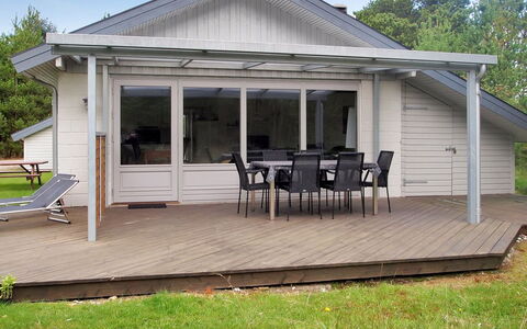 Manko - 1Km from the Sea: Træ, Veranda, Hjem, Dør, Dæk, Sommerhus, Hårdttræ, Skygge, Bejdse, Sidespor