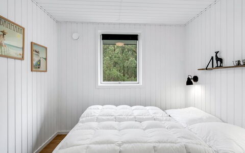 Manko - 1Km from the Sea: Soveværelse, Træ, Loft, Indretning, Seng, Sengetøj, Sengetøj, Gulvbelægning, Etage, Sengetøj