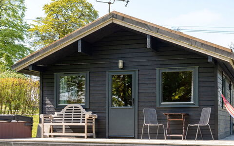 Lodge 5 - Hot Tub Lodge: Bord, Møbel, Ejendom, Plante, Blå, Stol, Bordservice, Skygge, Indretning, Udendørs Møbler