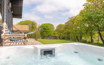 Lodge 5 - Hot Tub Lodge