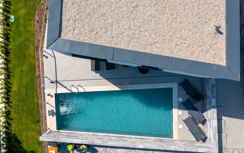 Villa Visum Mare Unus: Vand, Rektangel, Plante, Gas, Bygning, Kompositmateriale, Træ, Facade, Urban Design, Beton