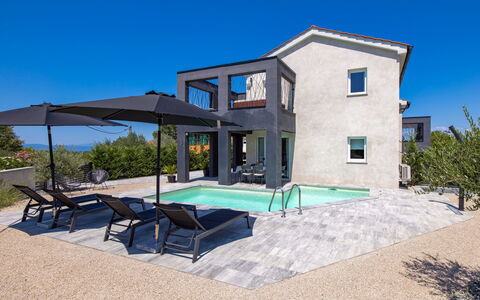 Villa Nika: Himmel, Vindue, Skygge, Bygning, Hus, Udendørs Møbler, Plante, Fritid, Landskab, Sommerhus