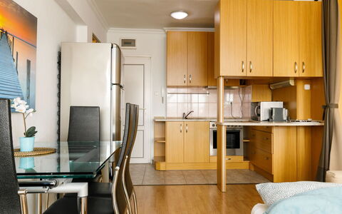 Zamardi 101: Cabinetry, Møbel, Ejendom, Countertop, Træ, Husholdningsapparat, Køkken Apparat, Køkken, Arkitektur, Komfur