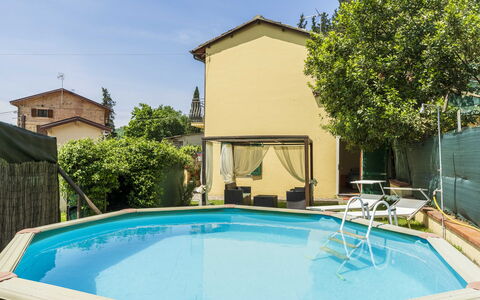 Camaiore House With Pool, La Casa Dei Ricci: Vand, Ejendom, Bygning, Plante, Grøn, Svømmepøl, Azure, Skygge, Træ, Indretning