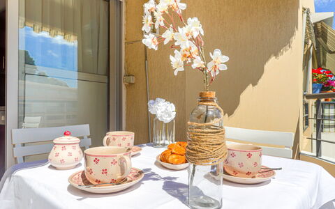 L'Antonia: Mad, Bordservice, Bord, Blomst, Møbel, Dug, Dekoration, Orange, Textile, Plade