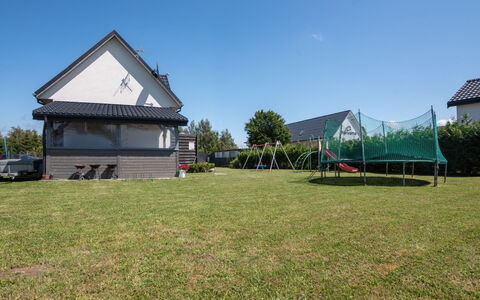 Nemo: Tag, Hus, Hjem, Lawn, Land Lot, Sommerhus, Skygge, Have, Backyard, Gård