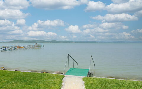 Balatonlelle 101: Vandressourcer, Sky, Coastal Og Oceaniske Landskabsformer, Hav, Bank, Kyst, Ocean, Kyst, Reservoir, Lyd