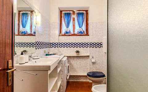 Mofra: Spejl, Ejendom, Håndvask, Tap, Badeværelsesvask, Badeværelsesskab, Sanitærarmatur, Purple, Badeværelse, Cabinetry