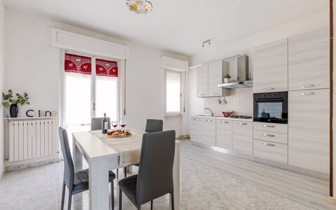 Maison Loreto: Møbel, Bord, Vindue, Cabinetry, Stol, Bygning, Træ, Indretning, Stueplante